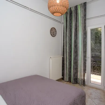 Ionian Kaizer Boutique אכיליון