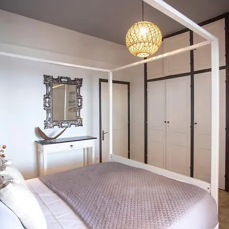 Ionian Kaizer Boutique * אכיליון